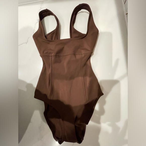 NWT Skims Sculpting swim tank one piece - Picture 2 of 7